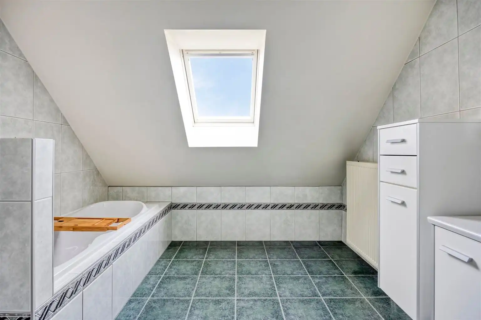 Vrijstaande woning met 3 slaapkamers, inpandige garage, omheinde tuin en zonnepanelen, zeer rustig gelegen in het landelijke Molenbeersel. foto 24