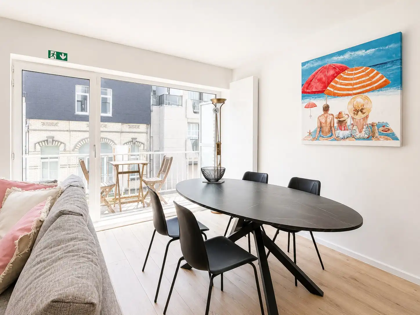 Instapklaar appartement net achter de Zeedijk van Heist foto 10