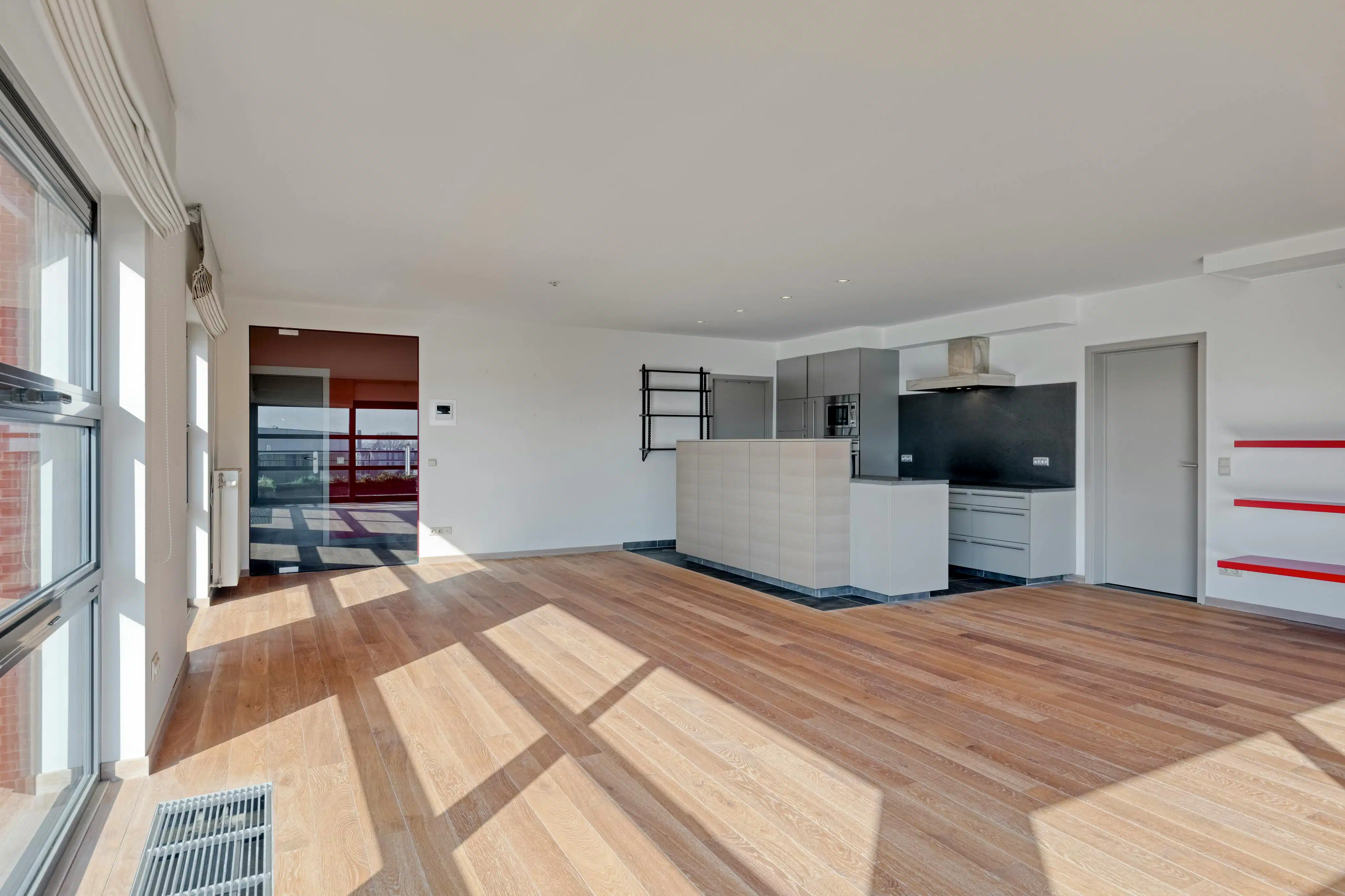 Instapklaar dakappartement met zicht op het water in Boom foto 2