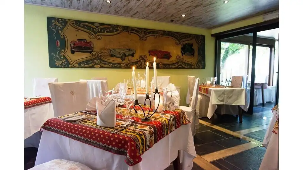 Charmehotel met 10 kamers te koop in Oudenburg foto 3