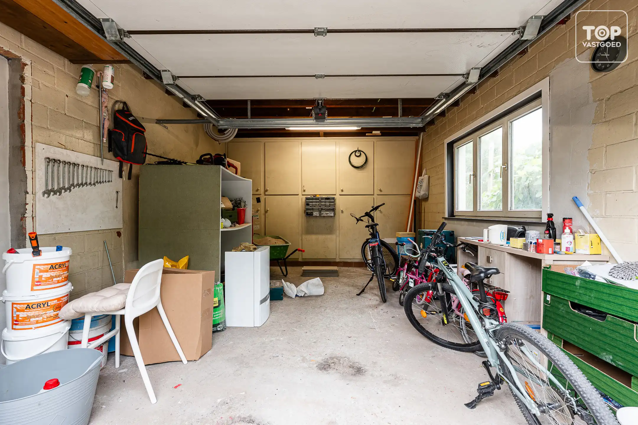 Totaal gerenoveerde woning met 3 slaapkamers, tuin en garage. foto 10
