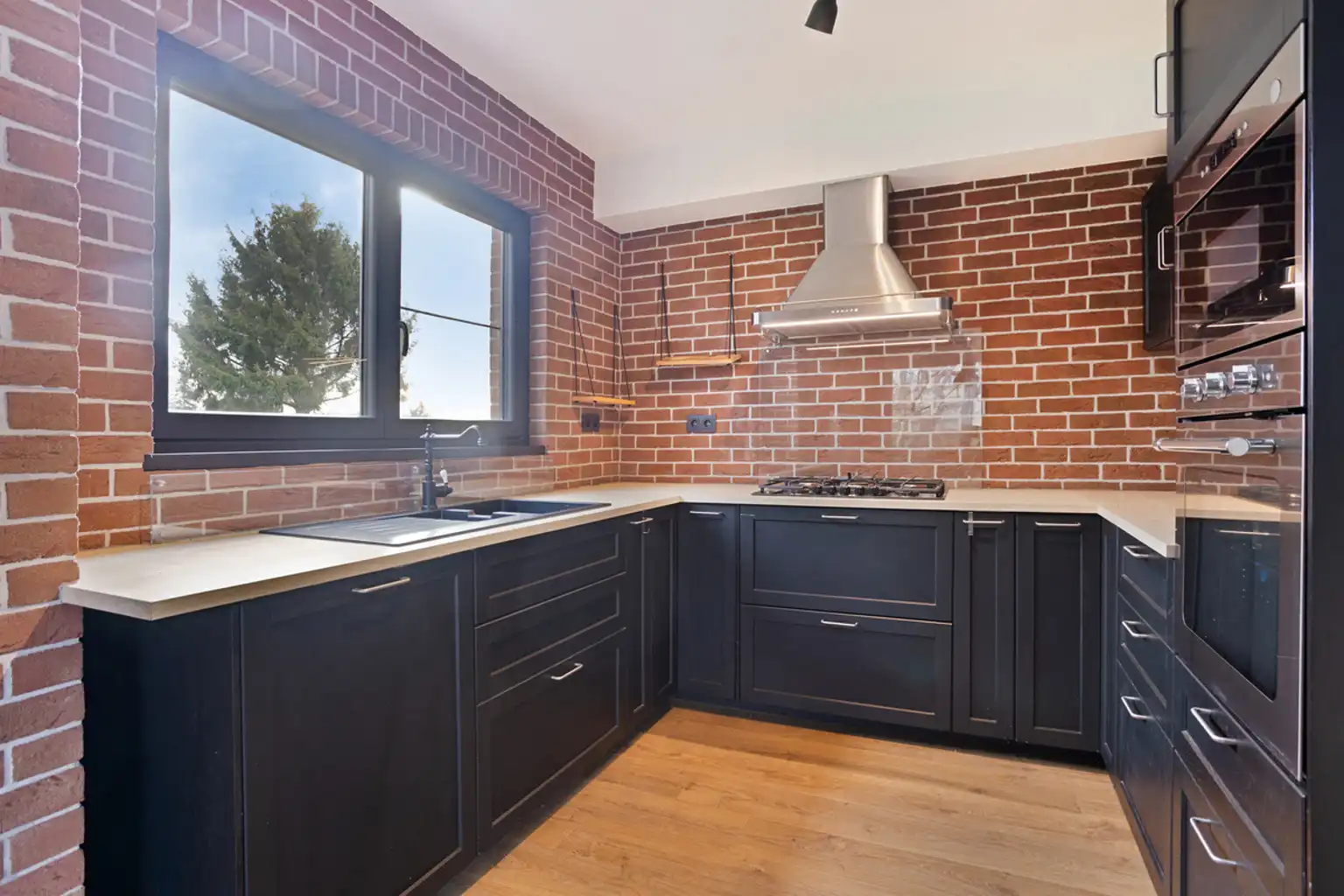 Volledig gerenoveerde driegevel bel-etage in rustige wijjk foto 4