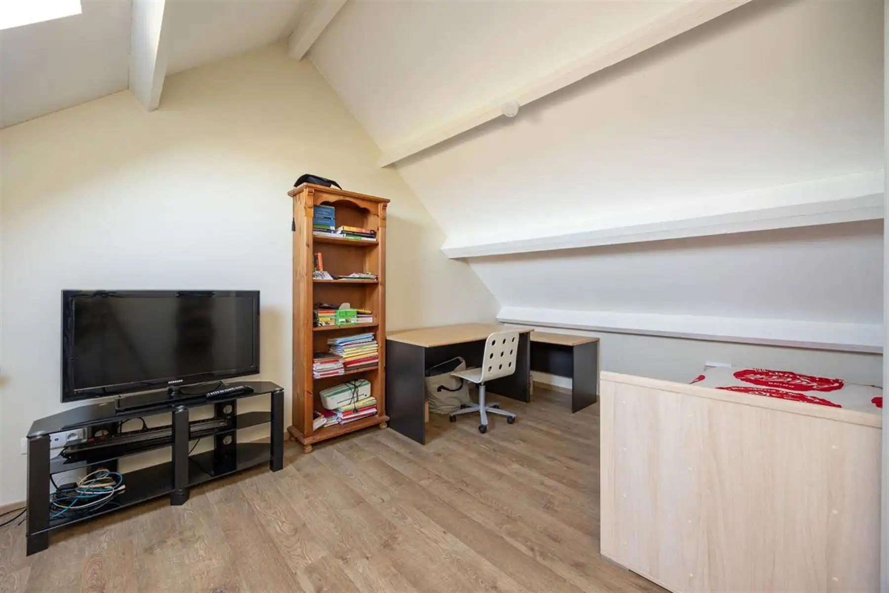Knap duplex appartement met terras en garage te Malderen foto 23