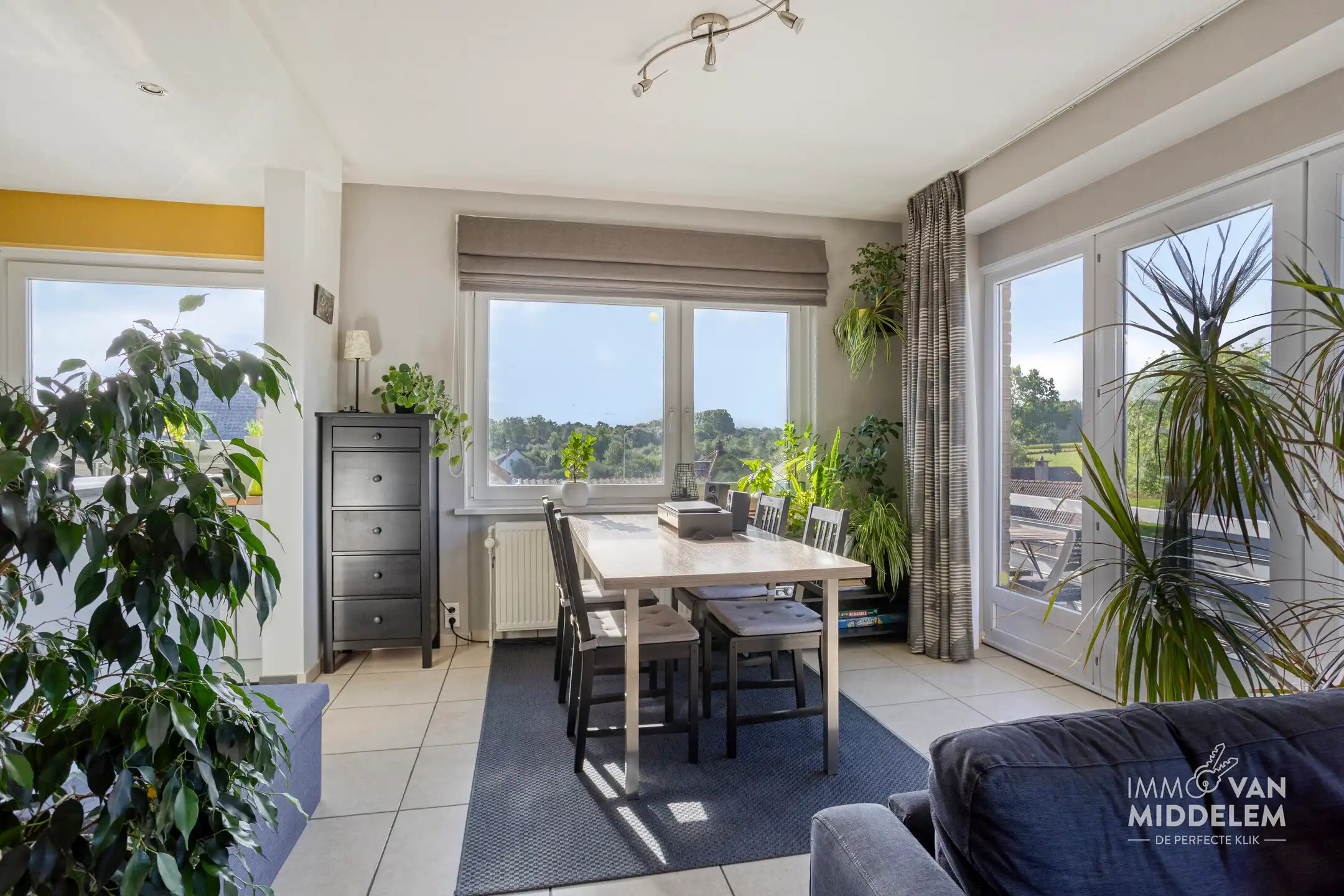 INSTAPKLAAR 2-SLAAPKAMER APPARTEMENT MET GARAGE EN KELDER foto 2