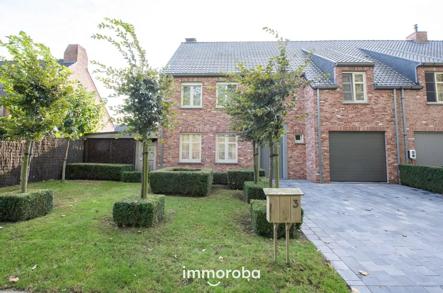 Prachtig afgewerkte woning met 4 slaapkamers TE HUUR in Olsene foto {{pictureIndex}}
