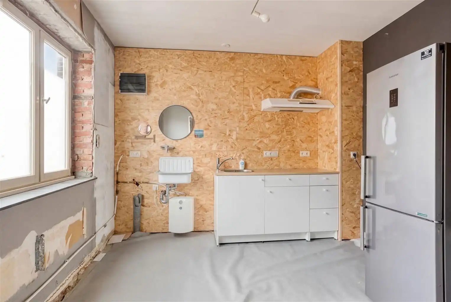 Te renoveren hoekwoning met tal van mogelijkheden, gelegen op een absolute toplocatie in het hart van het historisch stadscentrum van Bree.  foto 21