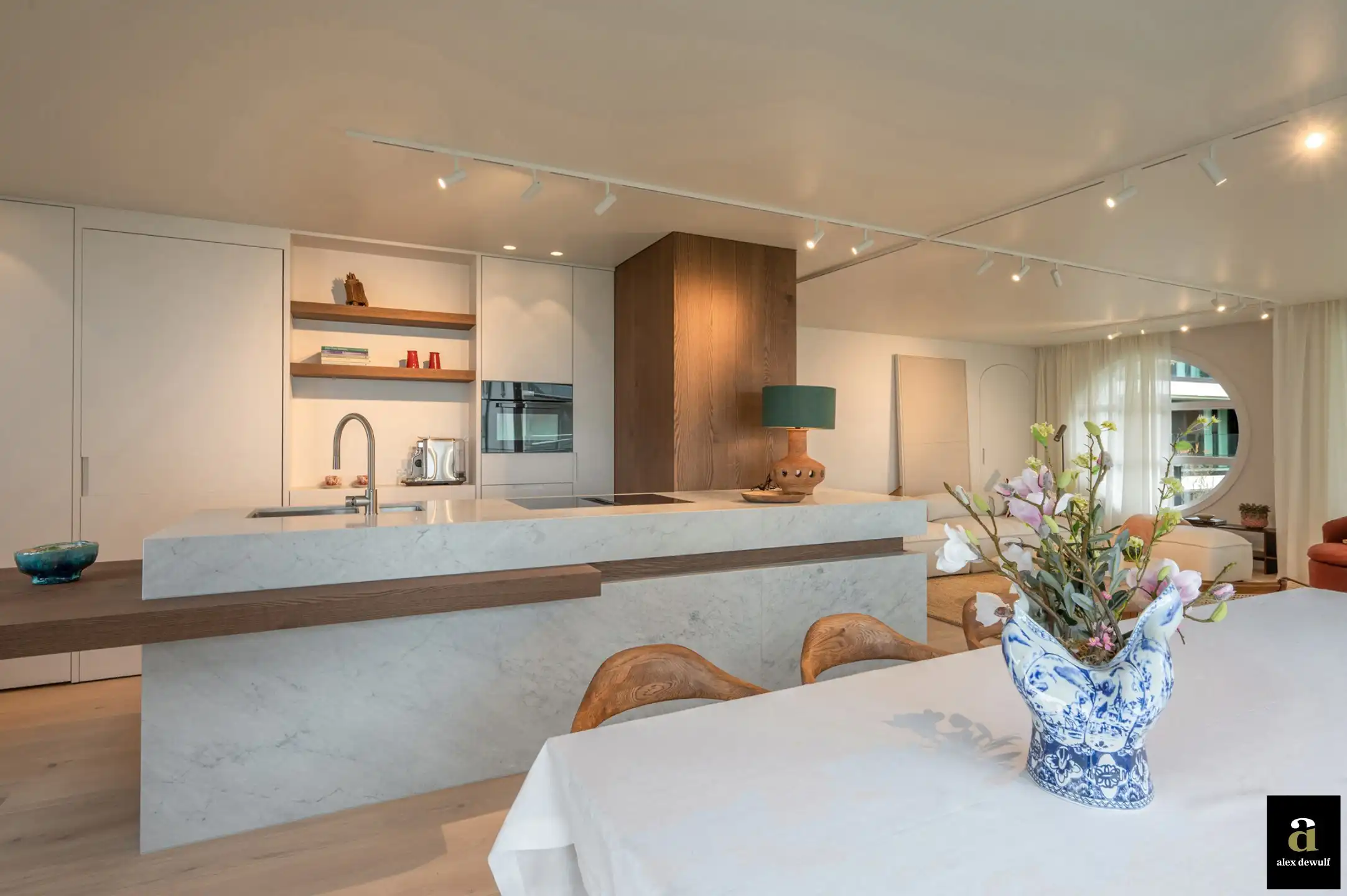 Uitstekend gelegen en stijlvol gerenoveerd appartement met goed zeezicht in villaresidentie [Kustlaan - Knokke Zoute]. foto 13