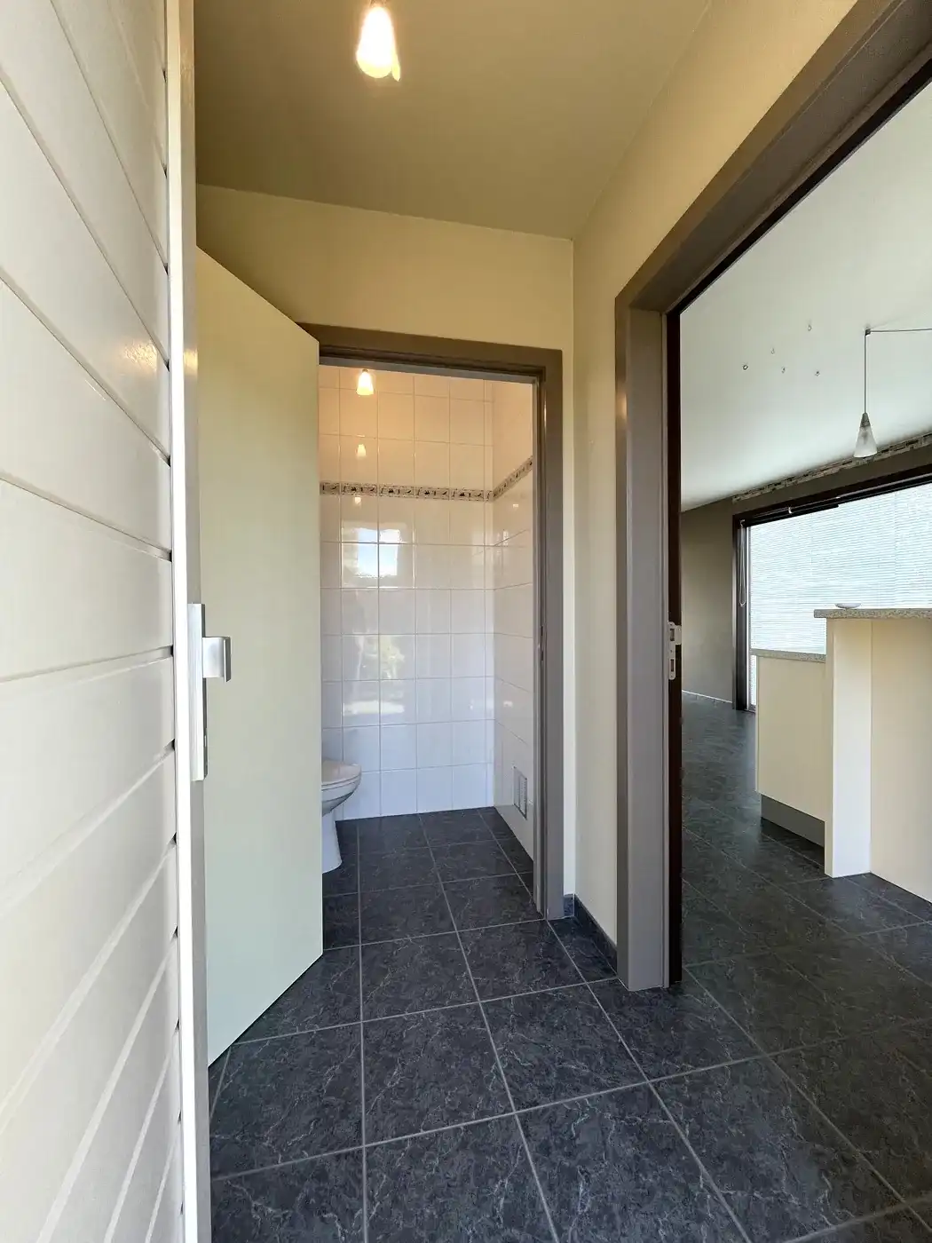 Oostnieuwkerke – Woning met 3 slaapkamers, tuin en carport foto 2