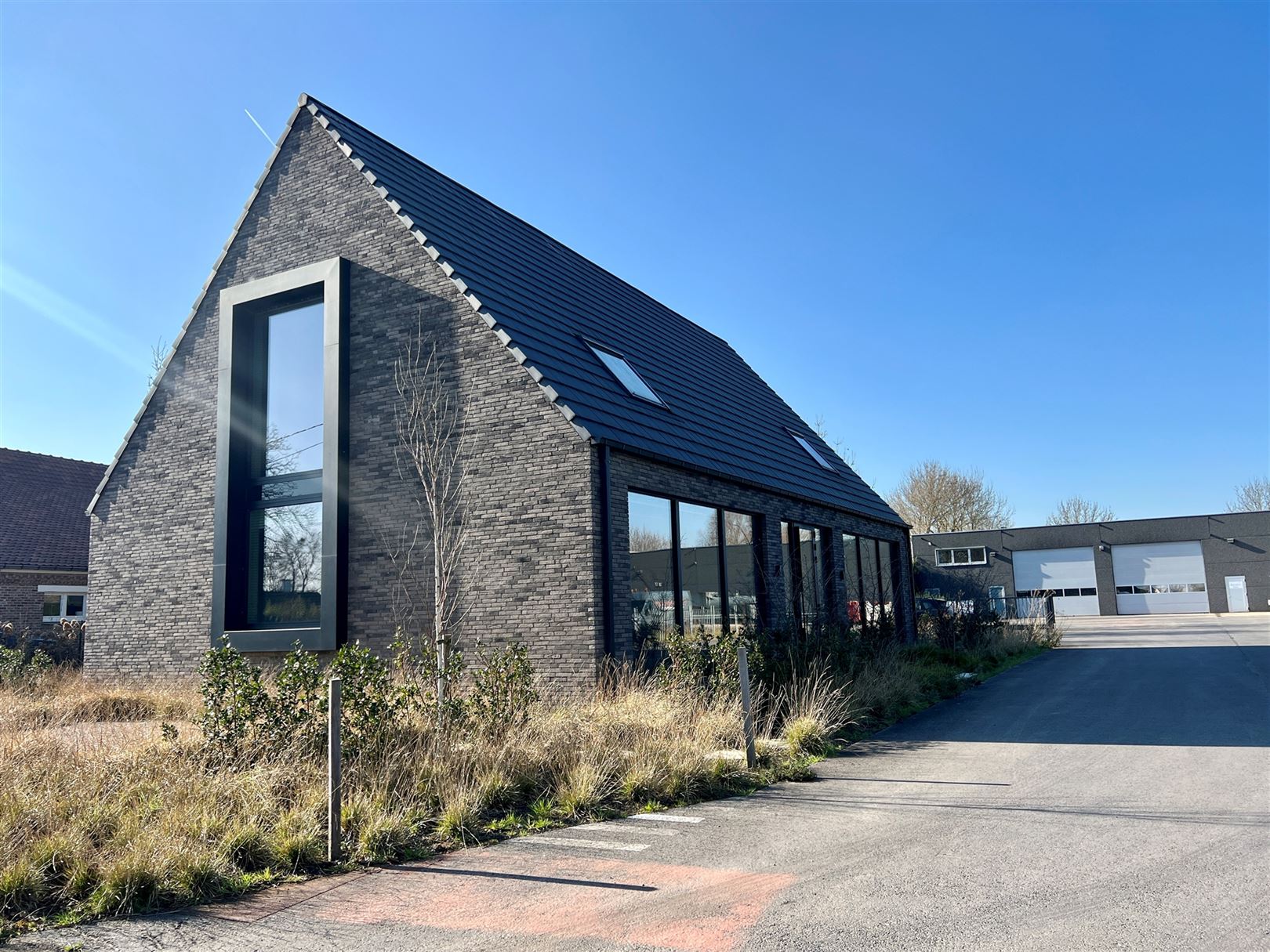 Hoogwaardig afgewerkt kantoorgebouw in Nazareth foto {{pictureIndex}}