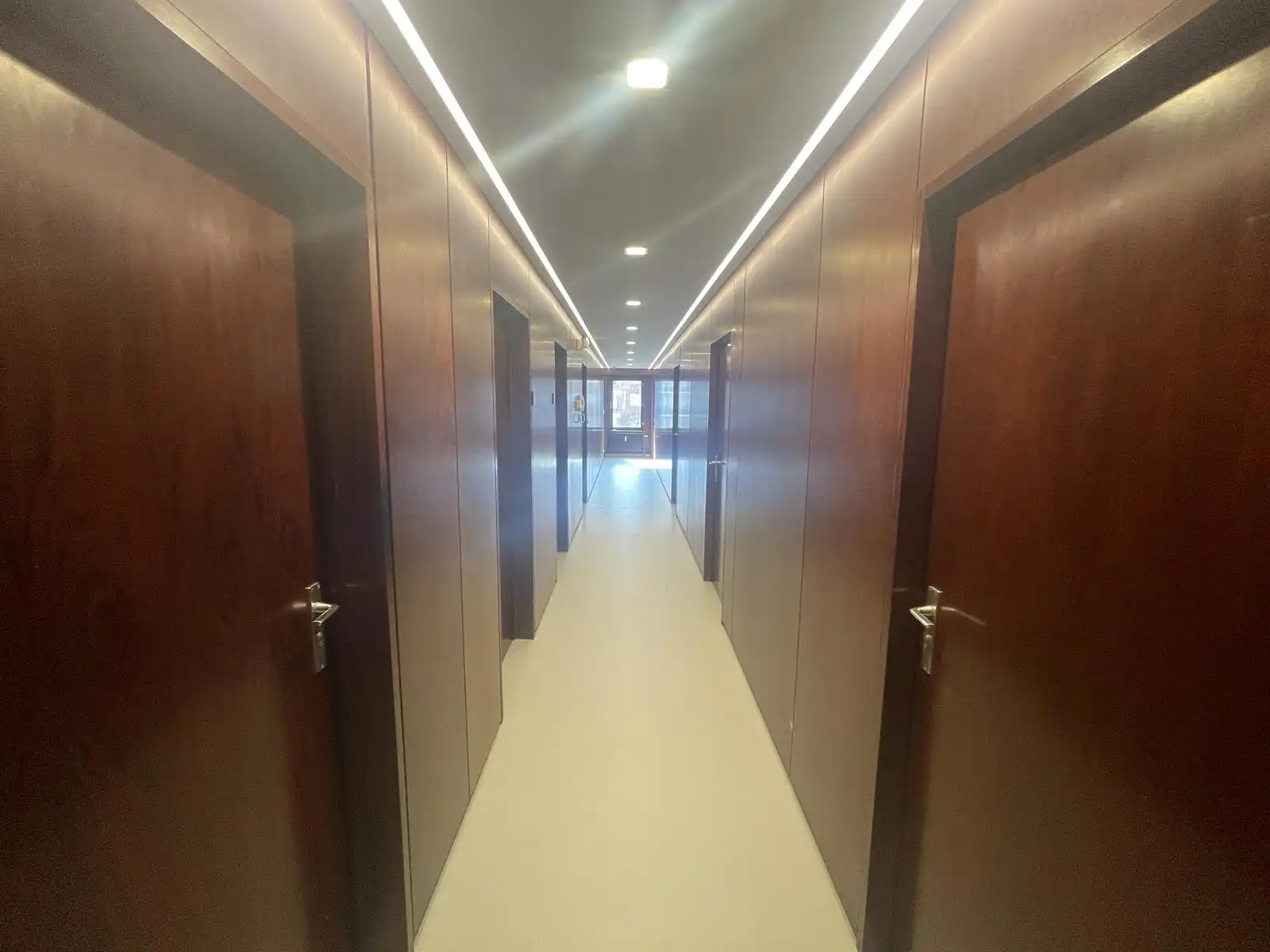 Prestigieus kantoor te huur op de Frankrijklei foto 12