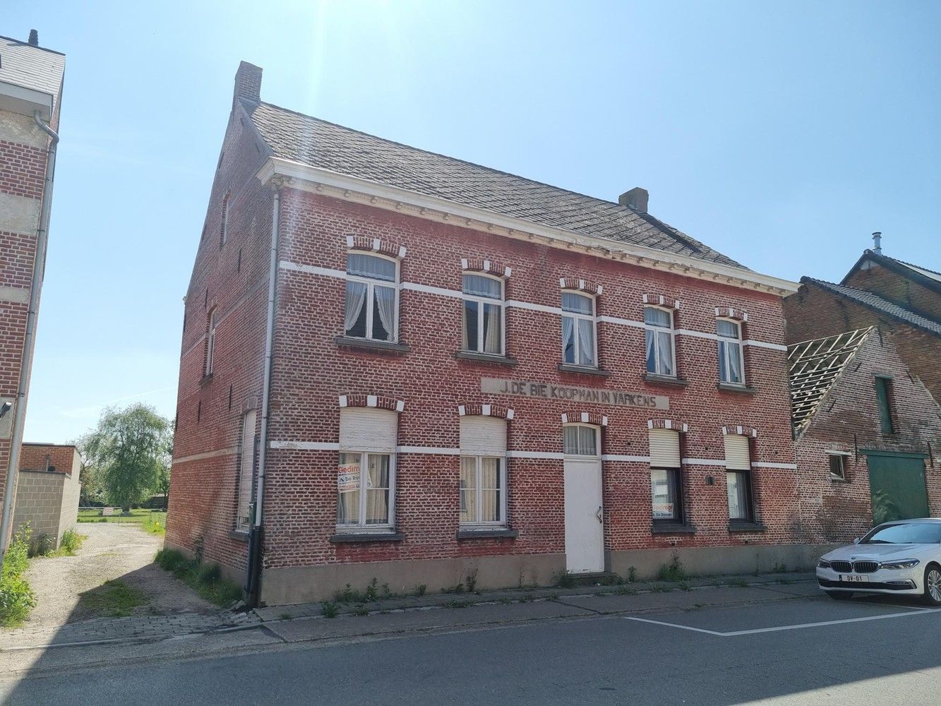 VERGUND PROJECT: Verbouwing naar 4 grondgebonden woningen met staanplaatsen foto 2