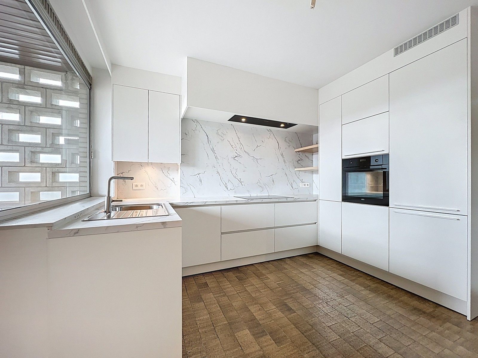 Rustig gelegen LICHTRIJK 3 SLPK appartement (157m²) nabij centrum en station Roeselare. foto 8