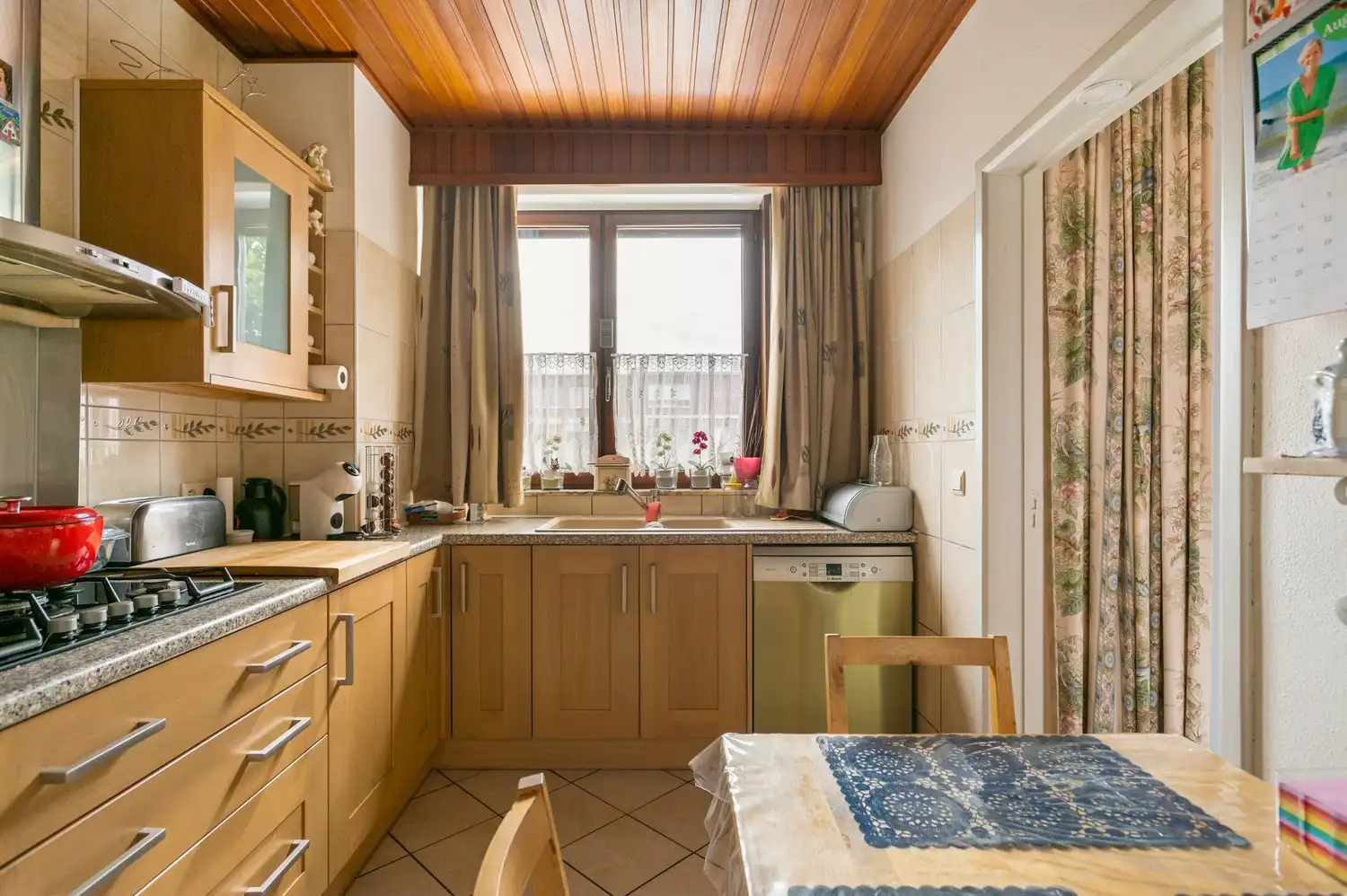 Halfopen bel-etagewoning met 3 slaapkamers, garage en zuidoostgerichte tuin foto 10