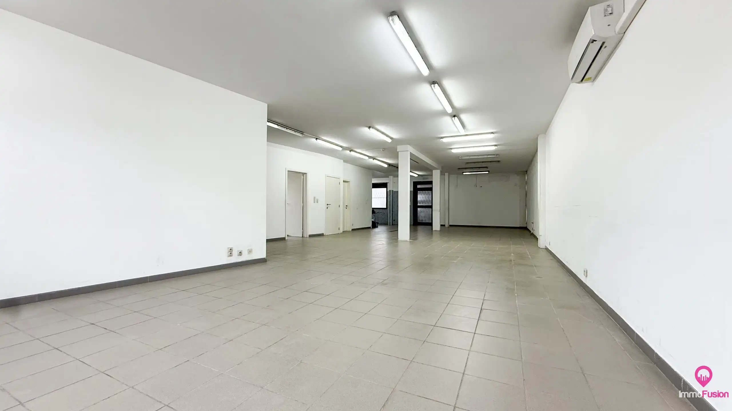 Handelspand met woonst op zeer goede commerciele ligging! foto 5