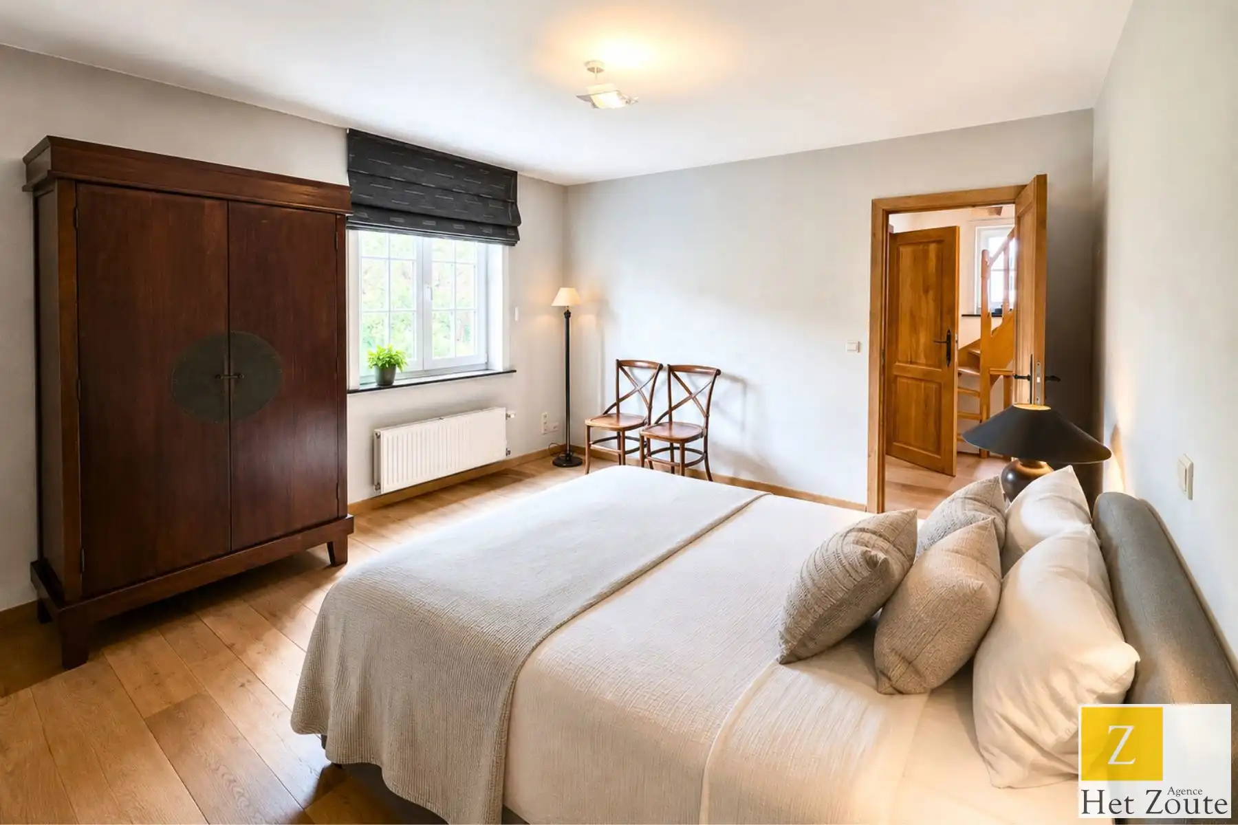 Stijlvolle halfopen woning met 4 slaapkamers foto 6