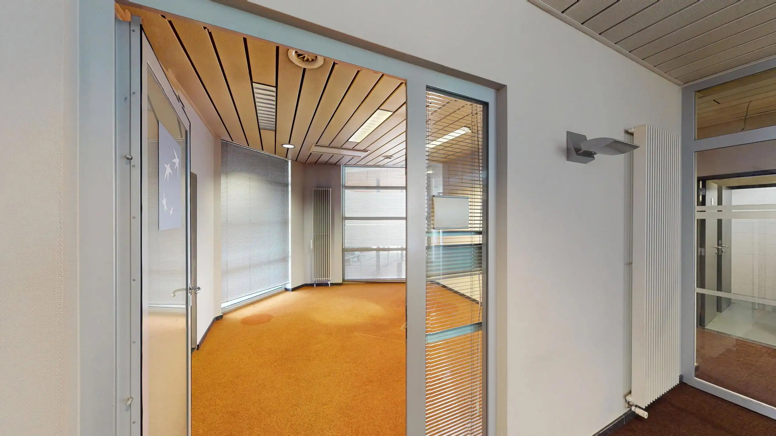 Zeer ruim kantoor op commerciële locatie in centrum Beringen foto 24