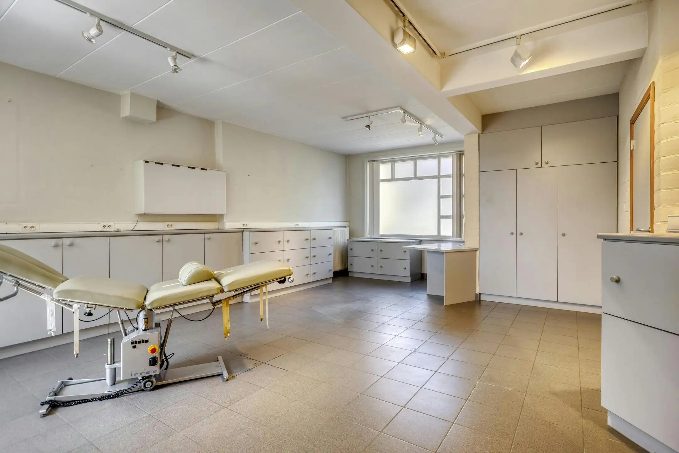 Ruime woning met 5 slaapkamers, tuin en garage te Lo-Reninge. foto 13