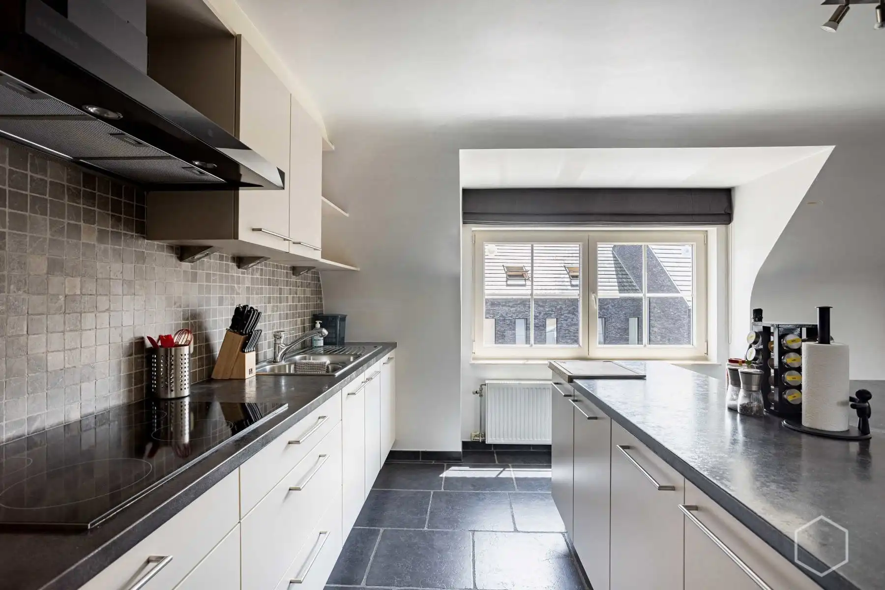 Lichtrijk duplexappartement met 4 slaapkamers en airco's foto 14