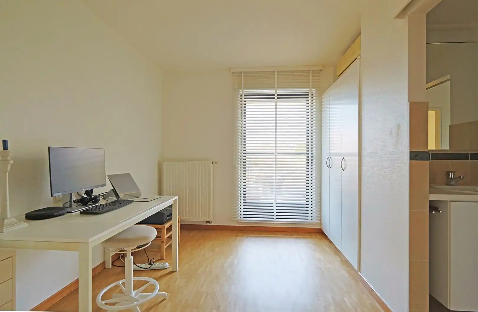 Instapklaar drie-slaapkamer appartement in het centrum foto 15