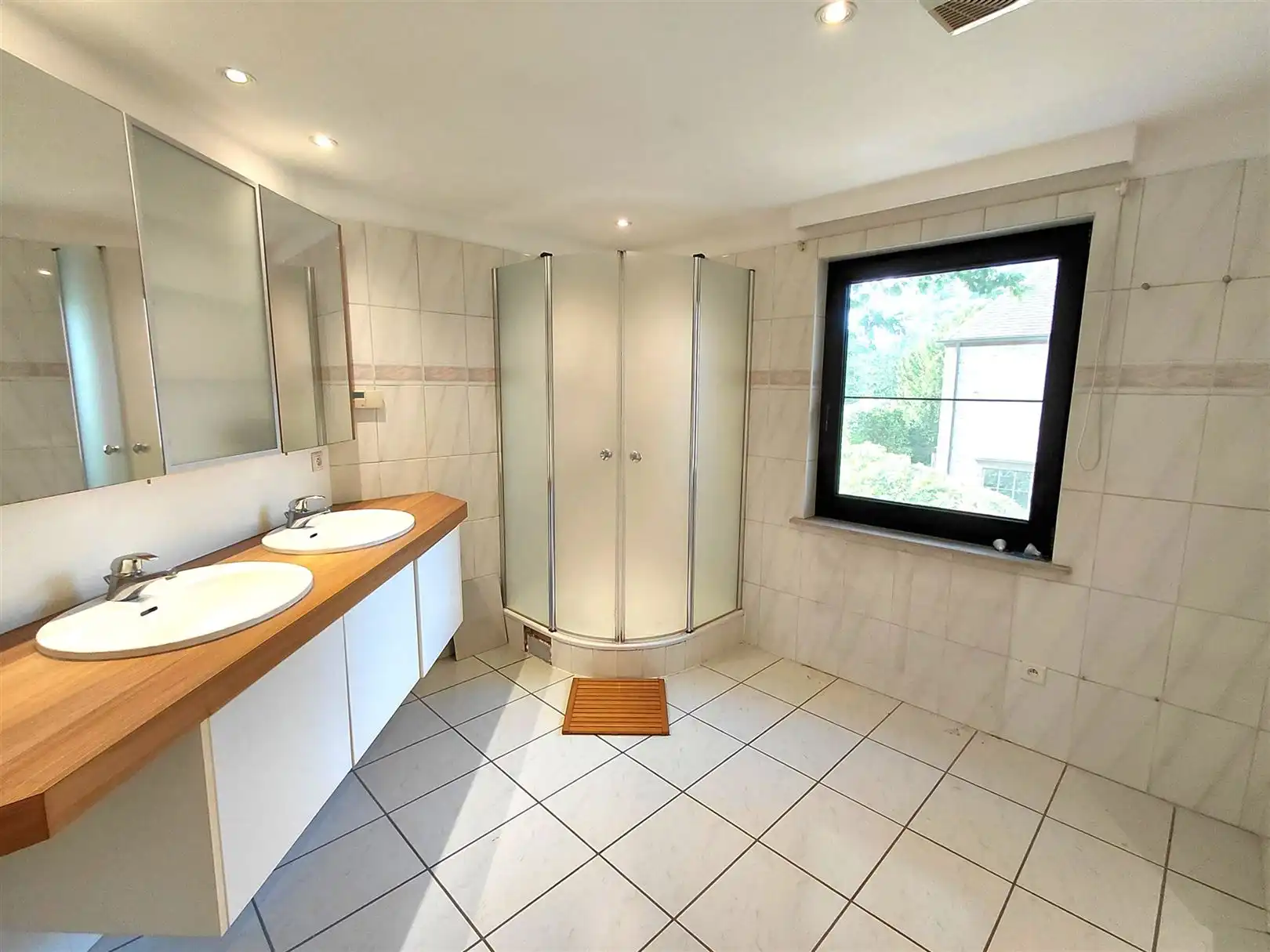 TE HUUR: Unieke woning met 3 slaapkamers en prachtige tuin te Houthalen! foto 18