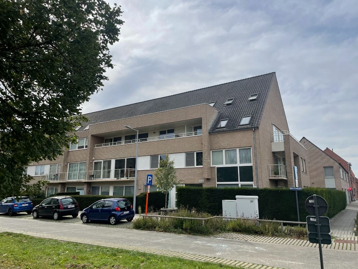 3-slpk-duplex-APP + GAR foto {{pictureIndex}}