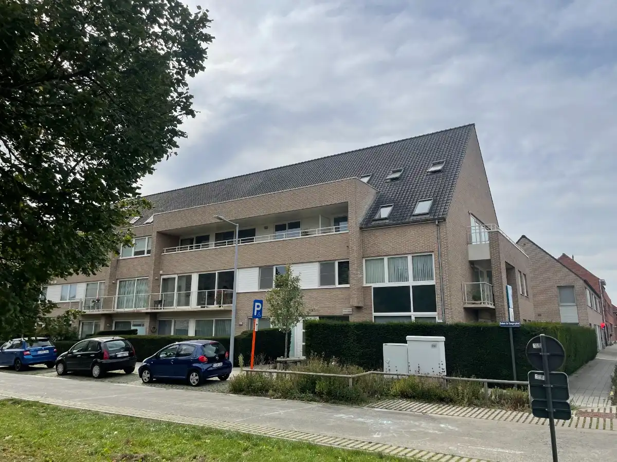 3-slpk-duplex-APP + GAR foto {{pictureIndex}}