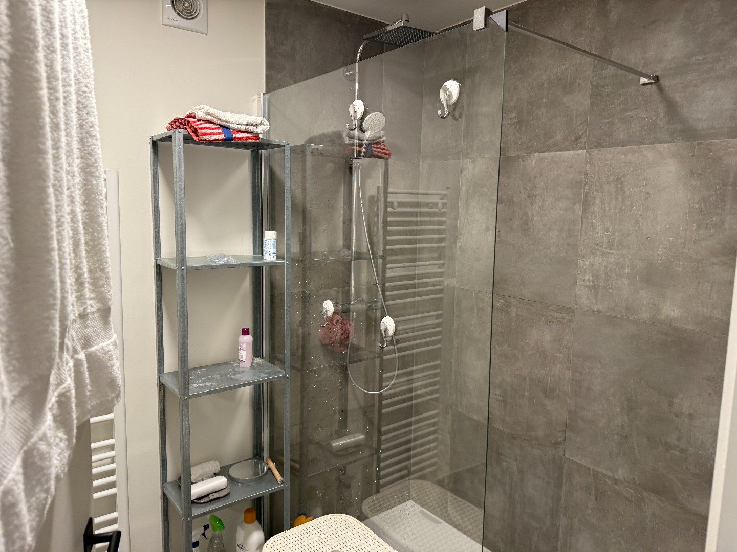 Volledig vernieuwd appartement in centrum Zwijnaarde foto 12