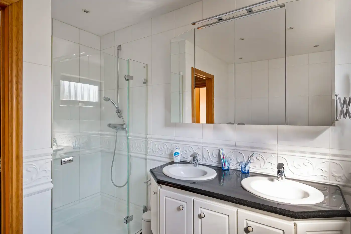 Instapklare, vrijstaande woning met 4 slpk., garage en grote tuin foto 17