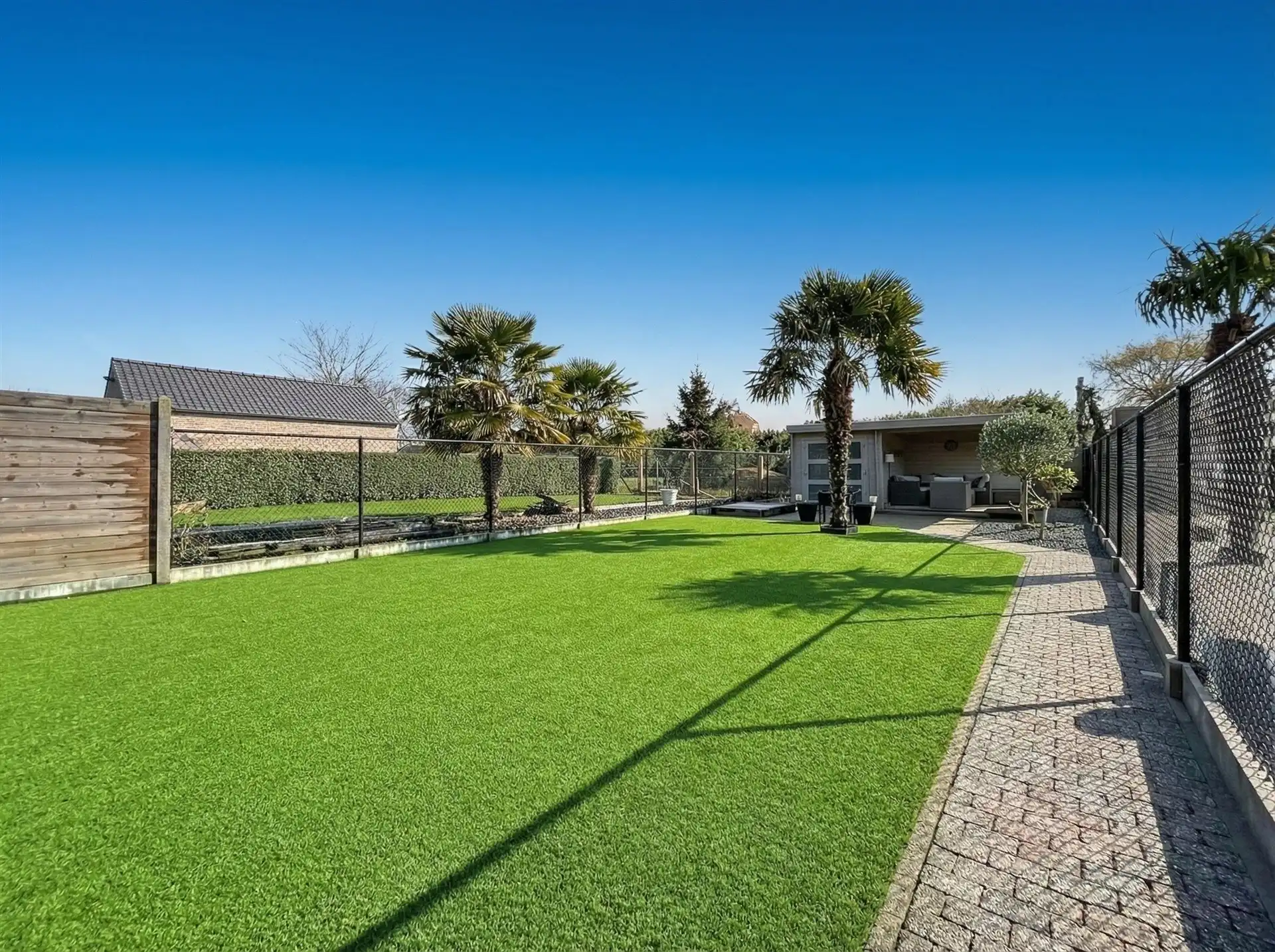 Instapklare gezinswoning met 3 slaapkamers en gezellige tuin! foto 9