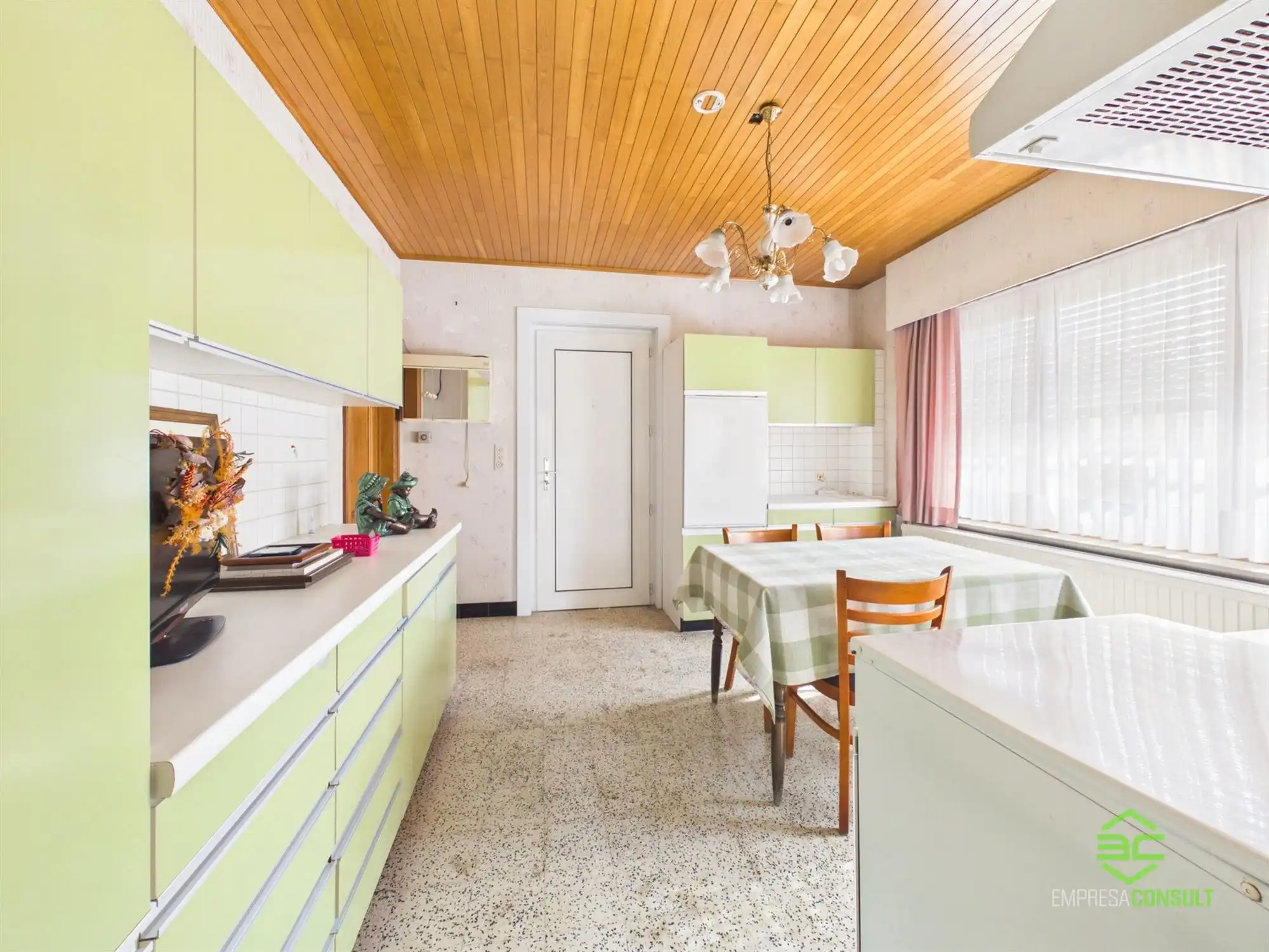 Ruime eigendom met woonst, appartement en opslagruimtes! foto 7