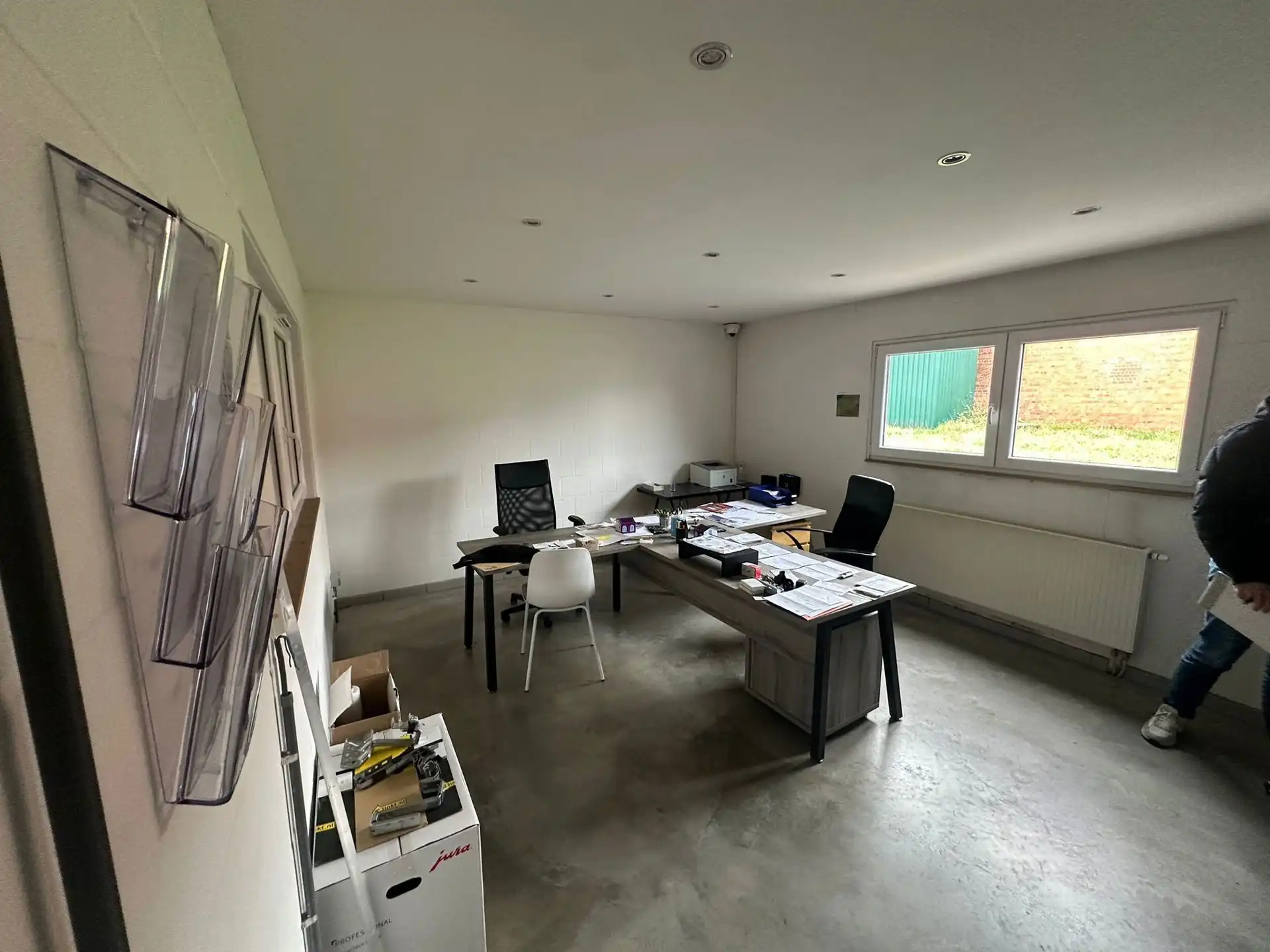 Magazijn + kantoor te huur foto 17