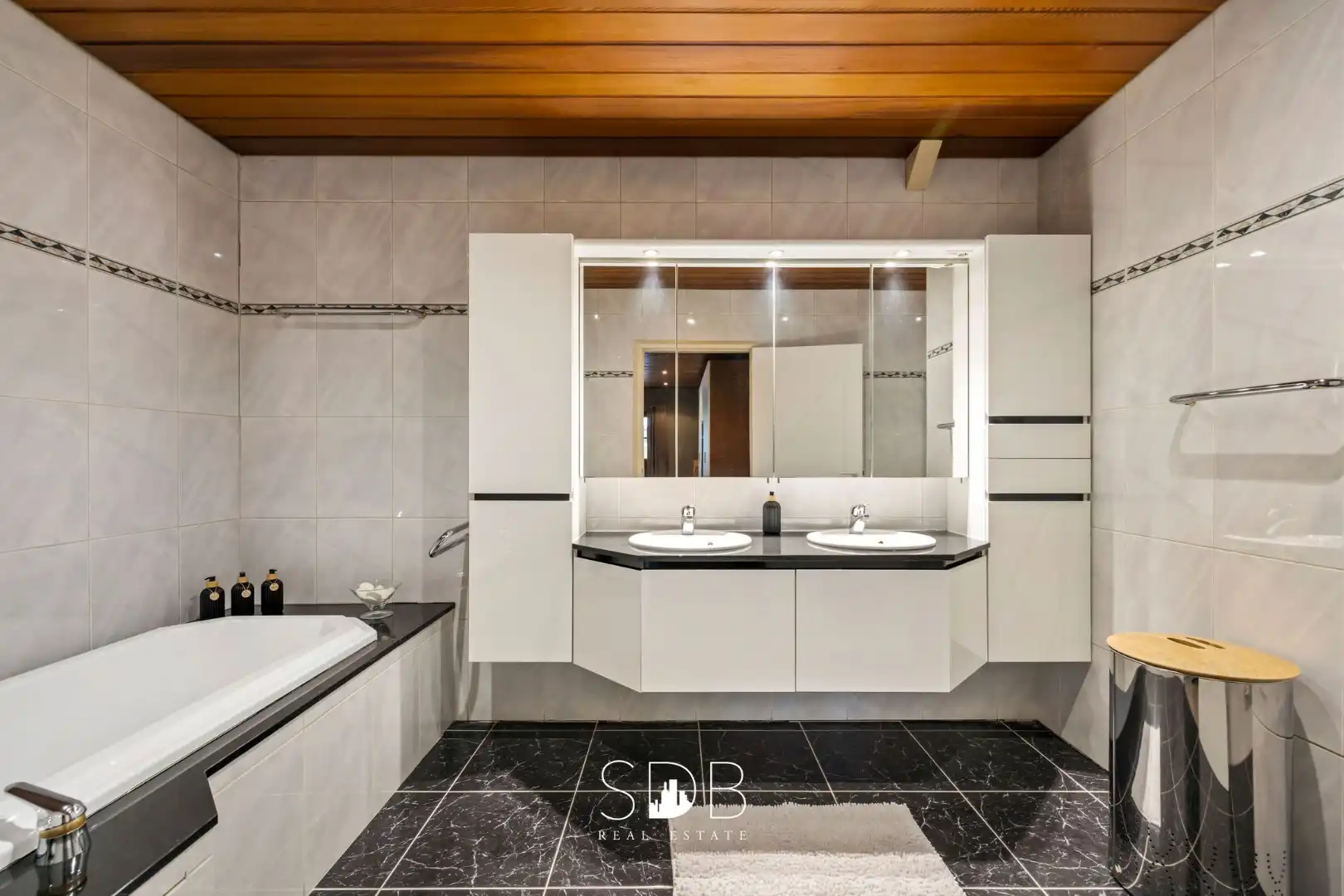 Prachtige ruime villa met gezinstuin + appartement op 2.135m² foto 28