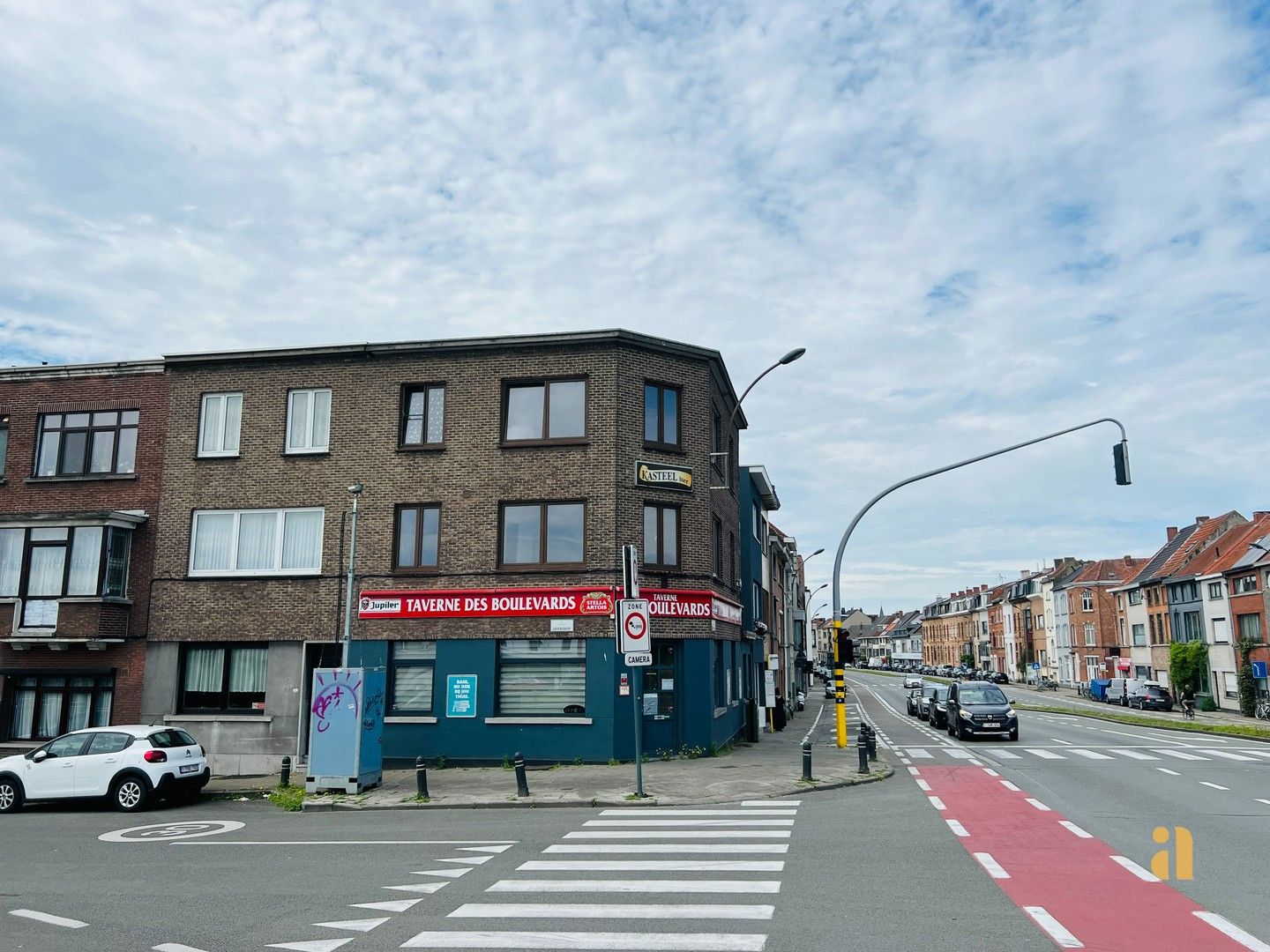 Veelzijdig handelspand met woonst op toplocatie foto 3