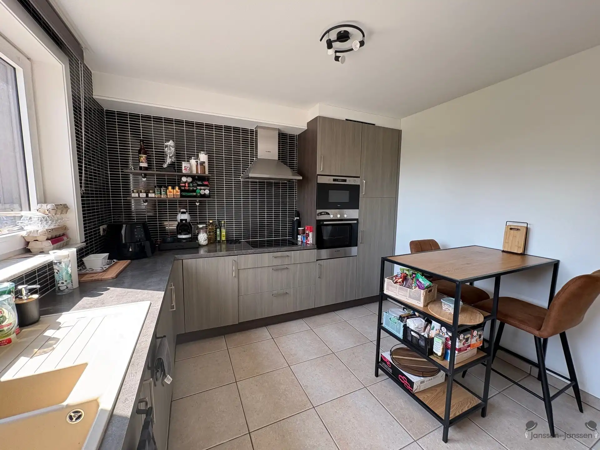 Ruim duplex appartement met terras en ondergrondse staanplaats te huur in Leopoldsburg  foto 7
