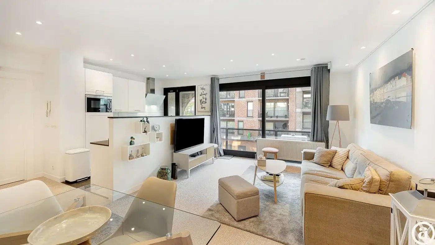 Gerenoveerd 2-slaapkamerappartement op topligging foto 3