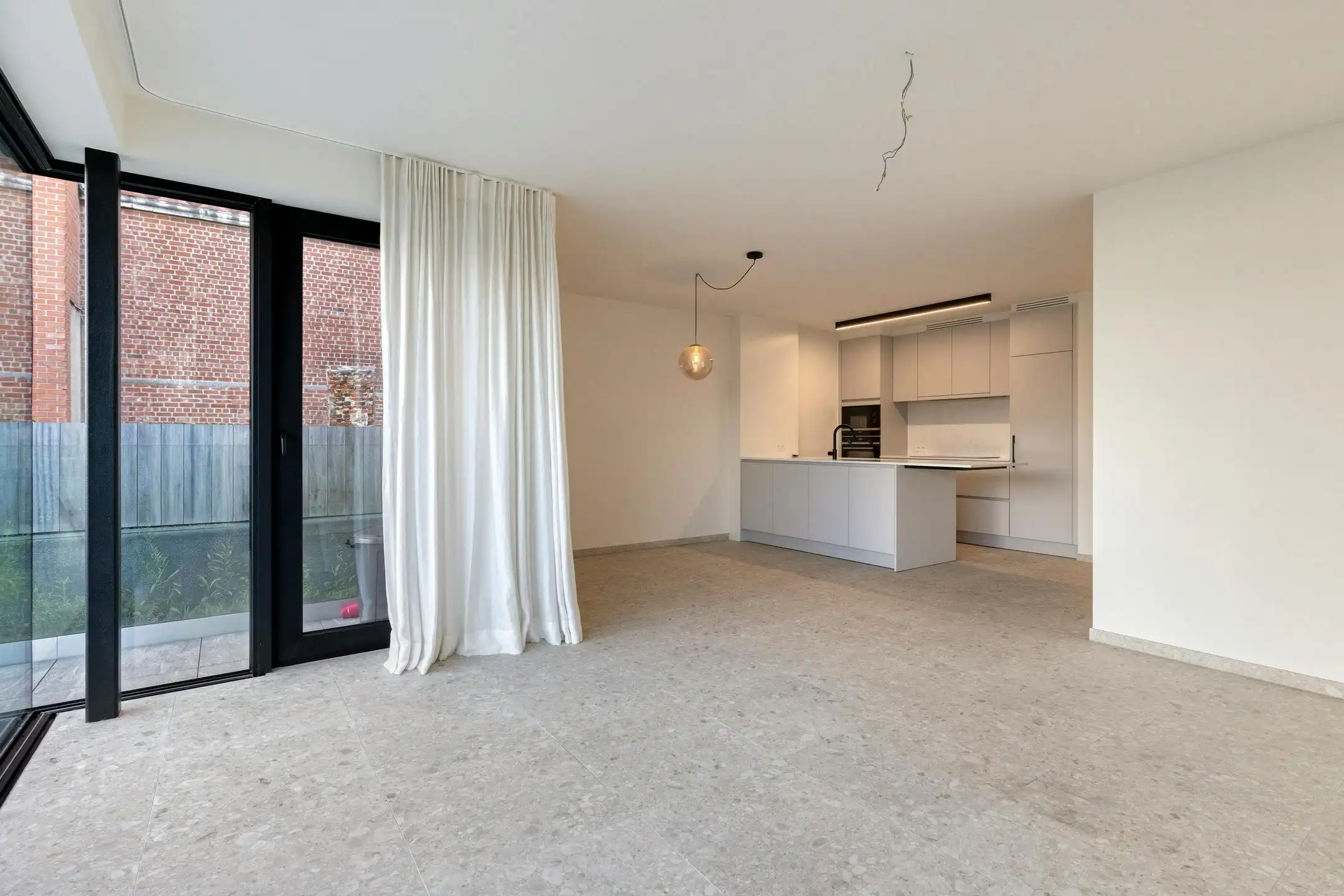  Recent één-slaapkamerappartement te koop in hartje Kortrijk foto 3