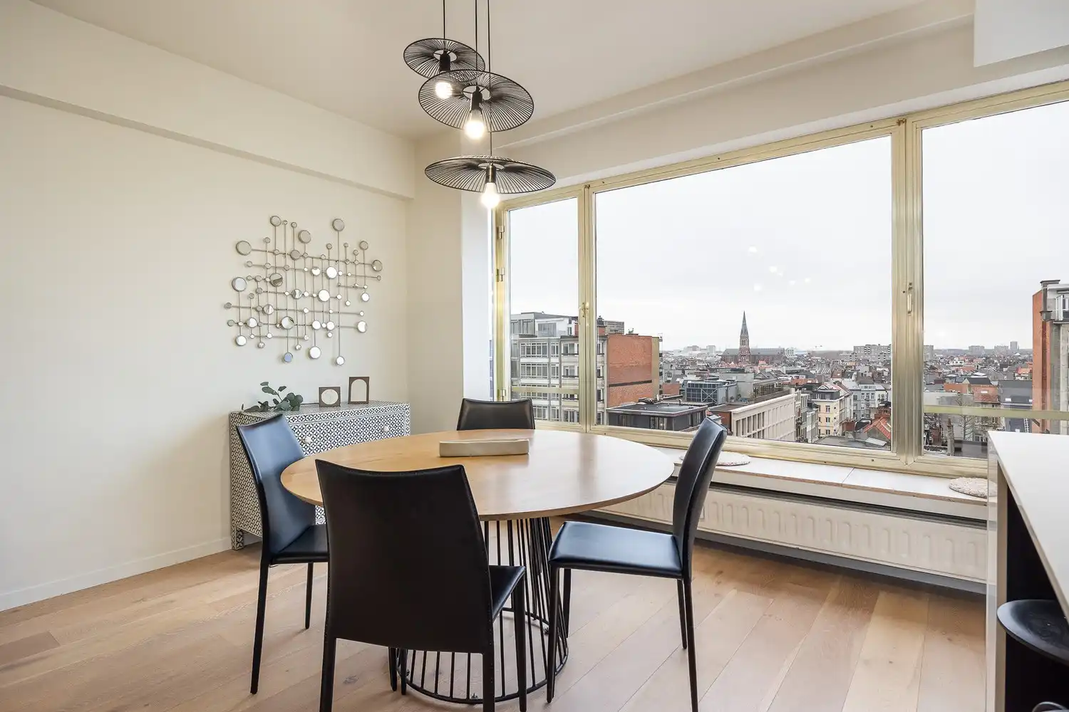 Stijlvol 2-slp app met terras en panoramisch uitzicht over Antwerpen foto 4