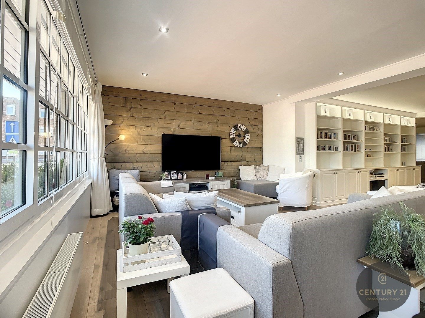 uiterst EXCLUSIEF en SUBLIEM gerenoveerd RUIM appartement!  foto {{pictureIndex}}