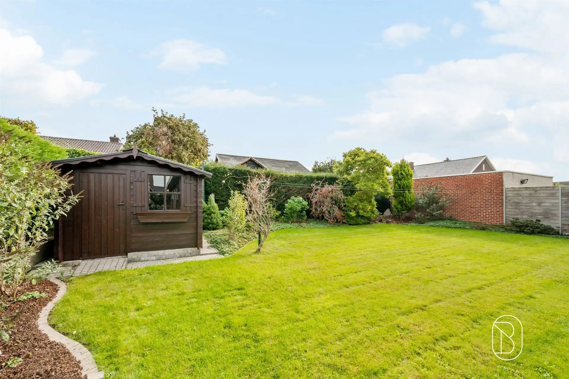 Bungalow met 3 slk, garage en tuin op rustige ligging! foto 5