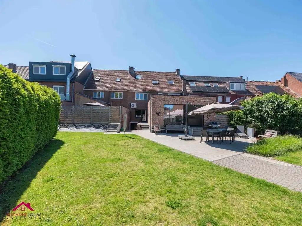 2 woningen in gesloten bebouwing met handelsruimte foto 2