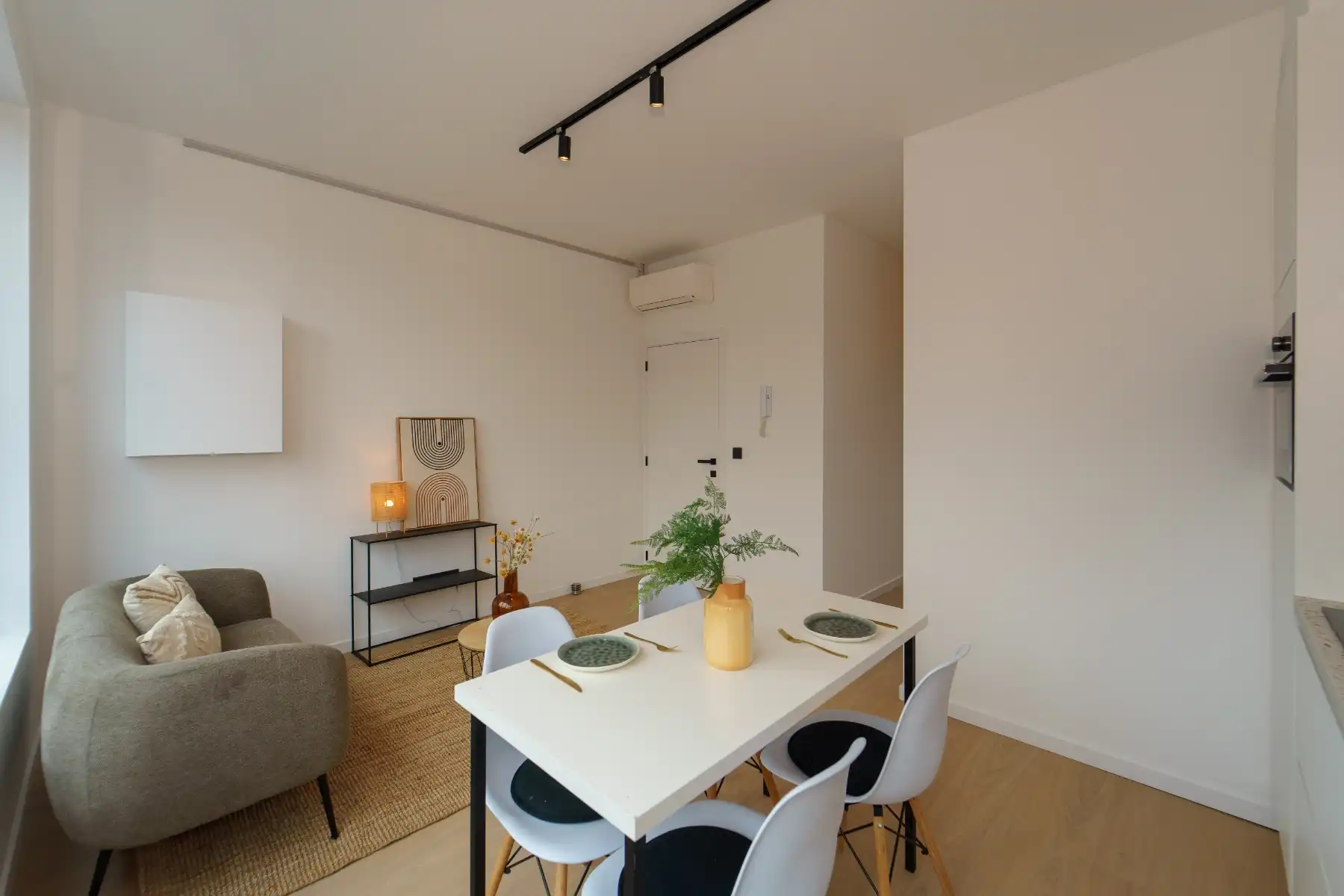 Gerenoveerd appartement (1 slaapkamer) met leuk terras foto 9