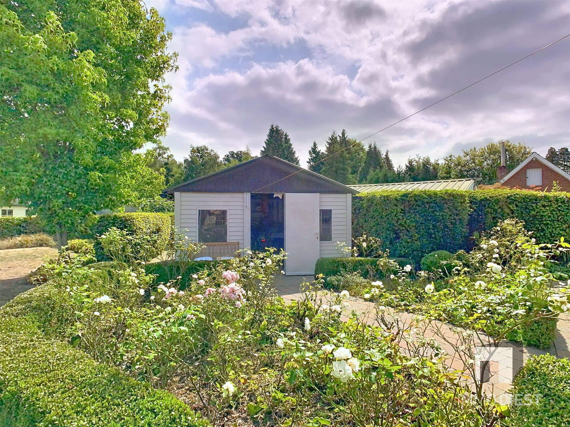 Aantrekkelijke en instapklare woning met 3 slaapkamers en prachtig aangelegde tuin op 12a 77ca. foto 41