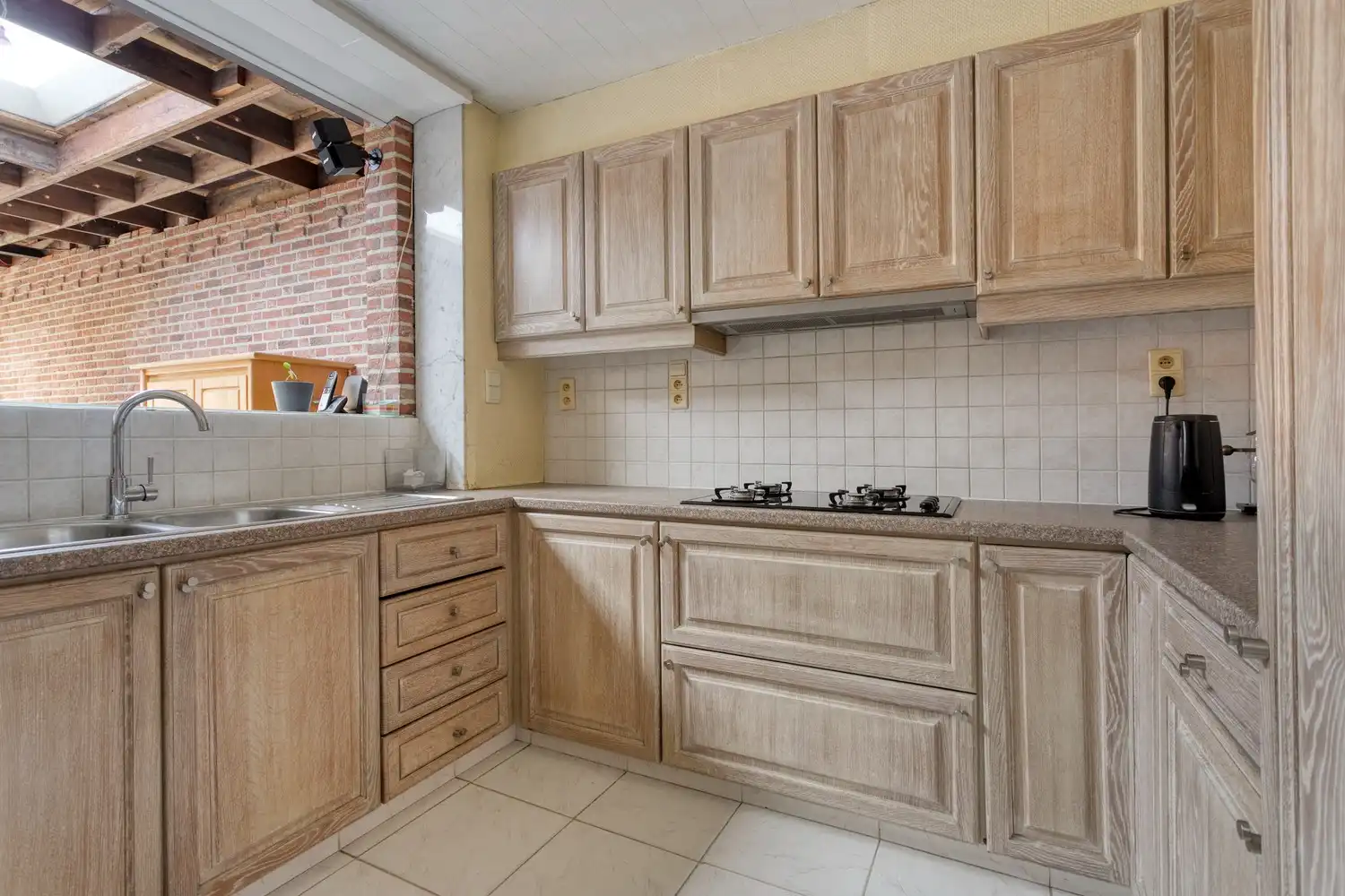 Karaktervolle stadswoning met renovatiepotentieel en unieke troef foto 4