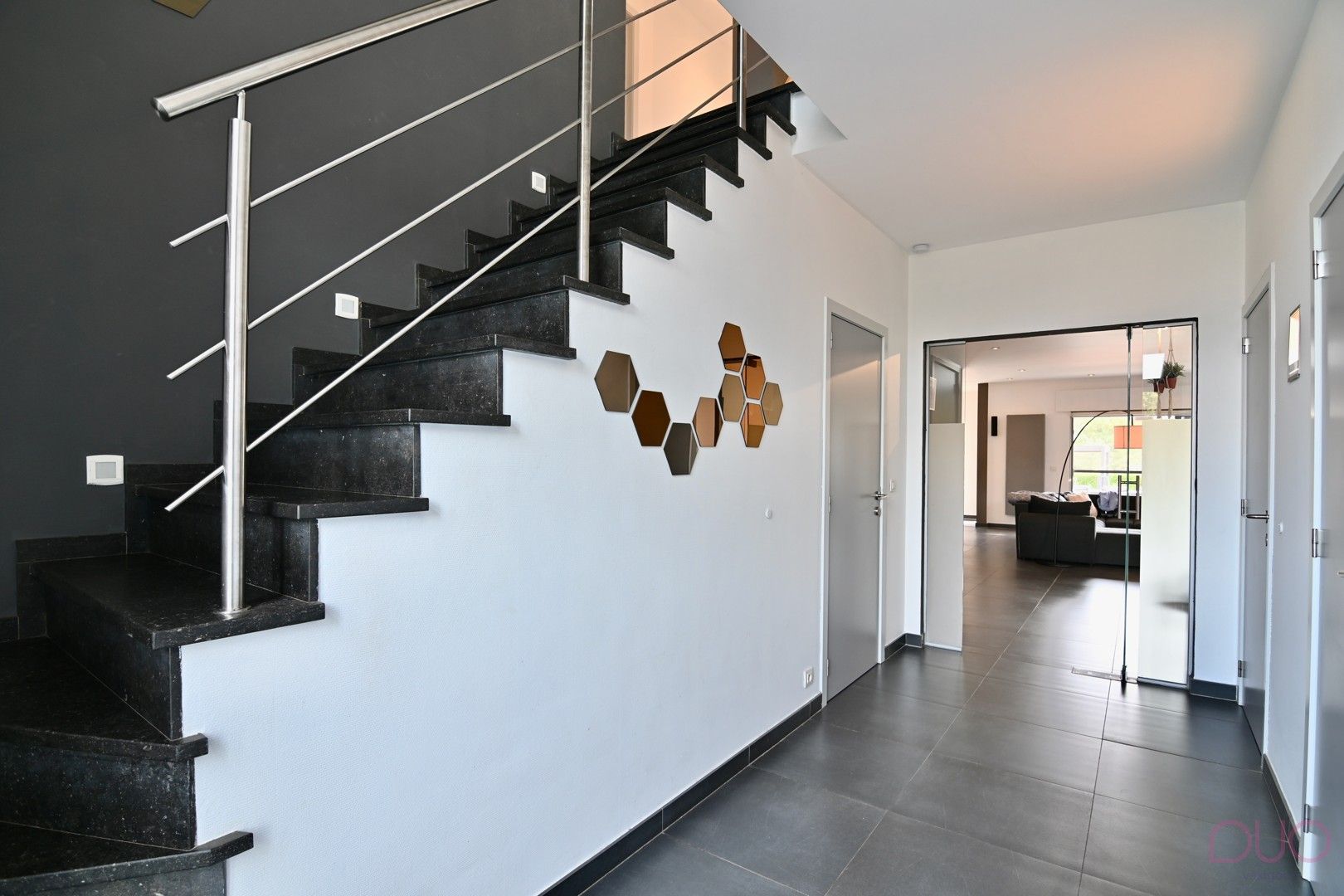 Knappe instapklare villawoning met vijf slaapkamers, verwarmd zwembad op 21a59ca foto 7