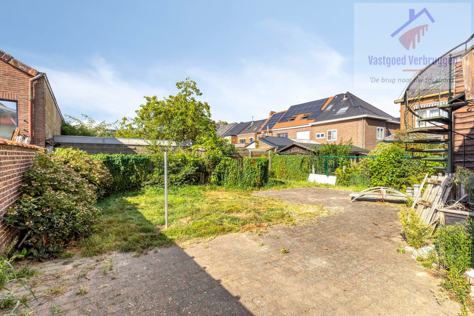 Ruime statige halfopen bebouwing met mooie tuin nabij het centrum foto 9
