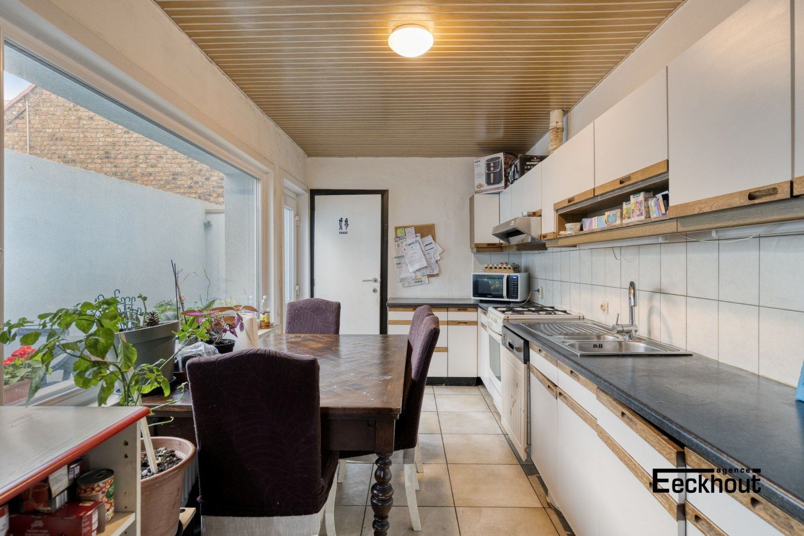 Grotendeels gerenoveerde woning met 3 ruime kamers en 2 badkamers! foto 7