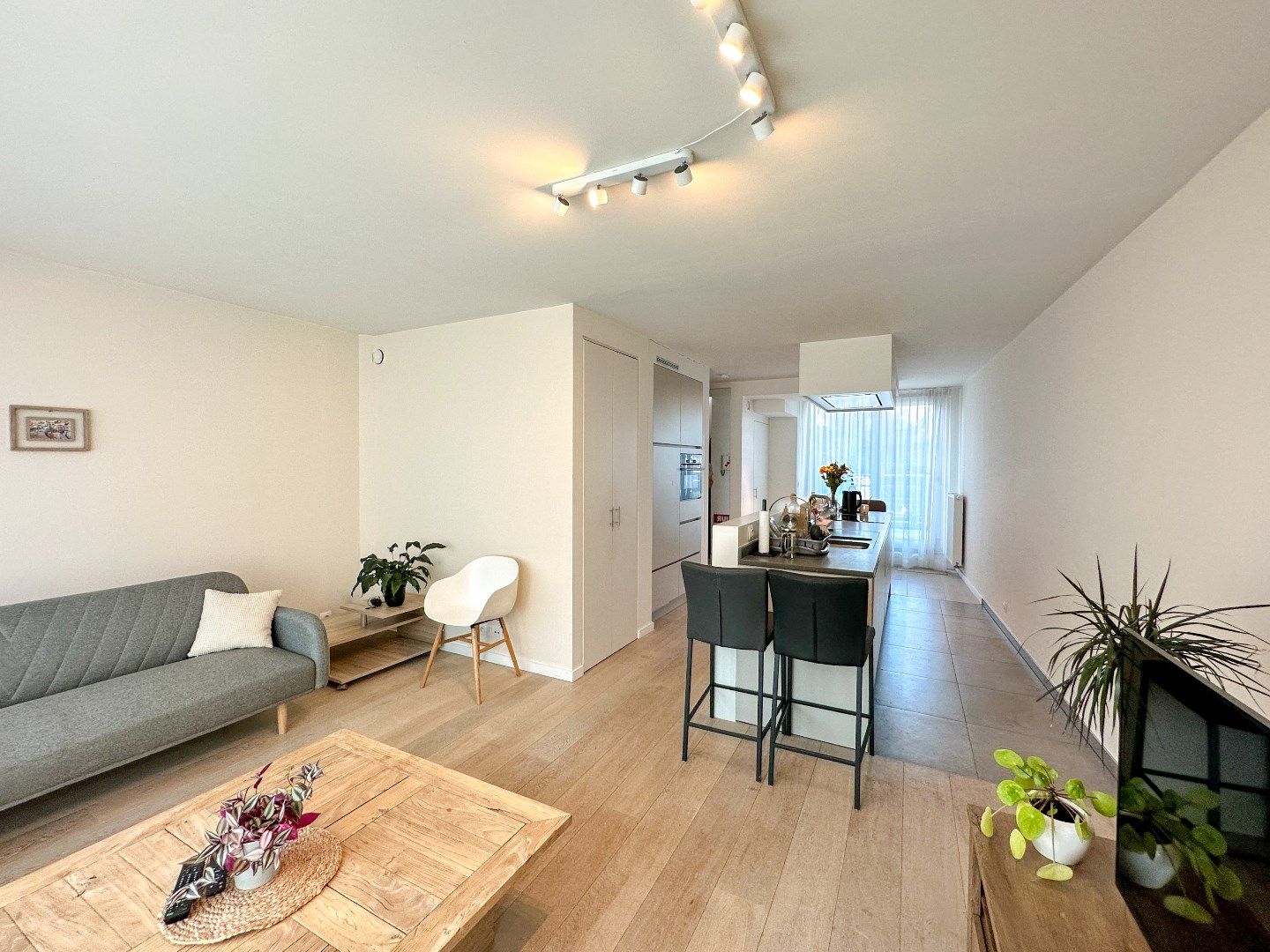 Modern duplexappartement (82 m²) met mooi terras, centrum Torhout foto {{pictureIndex}}