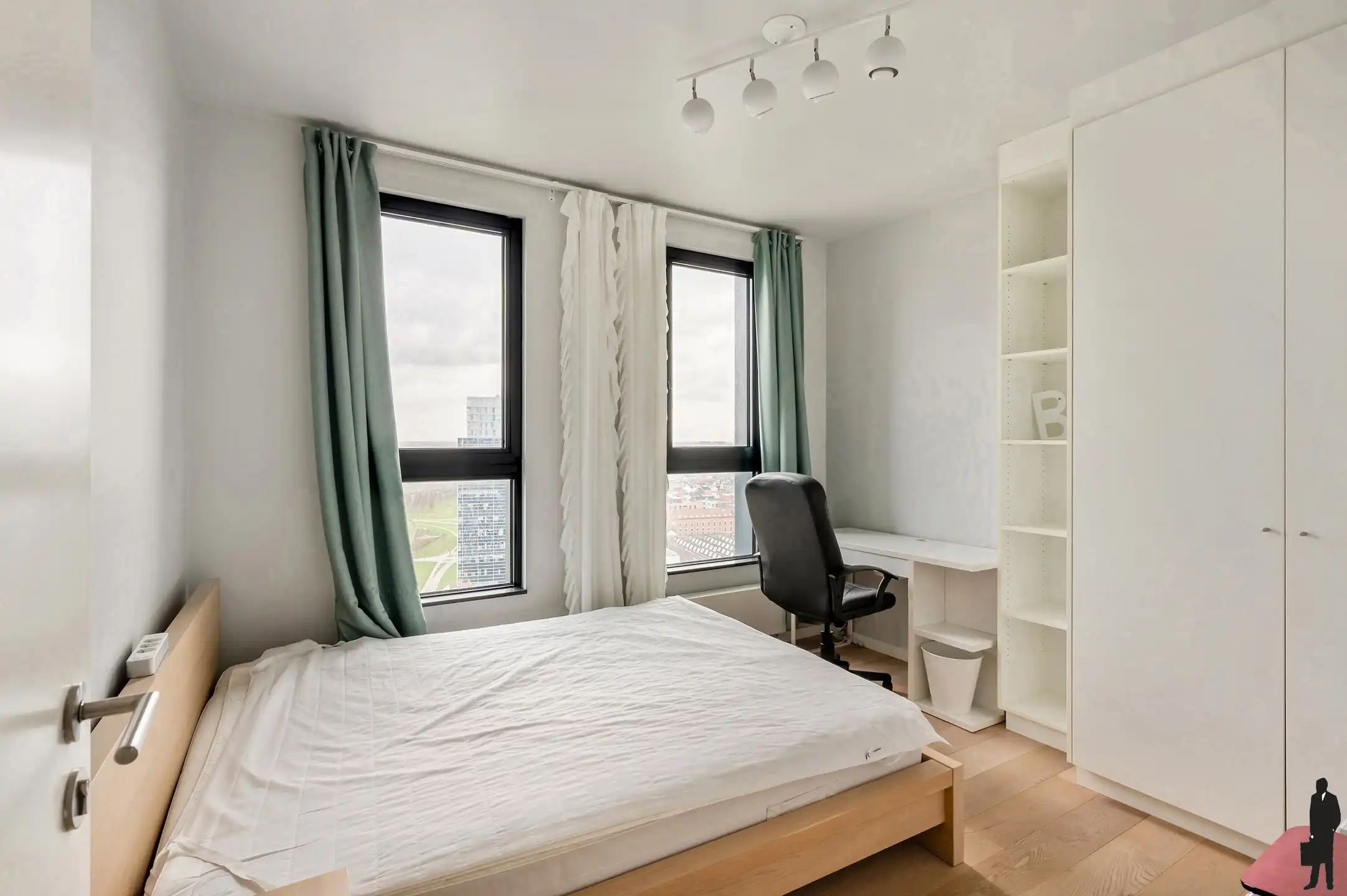 Exclusief tweeslaapkamer appartement op de 17de verdieping met panoramisch stadszicht foto 13