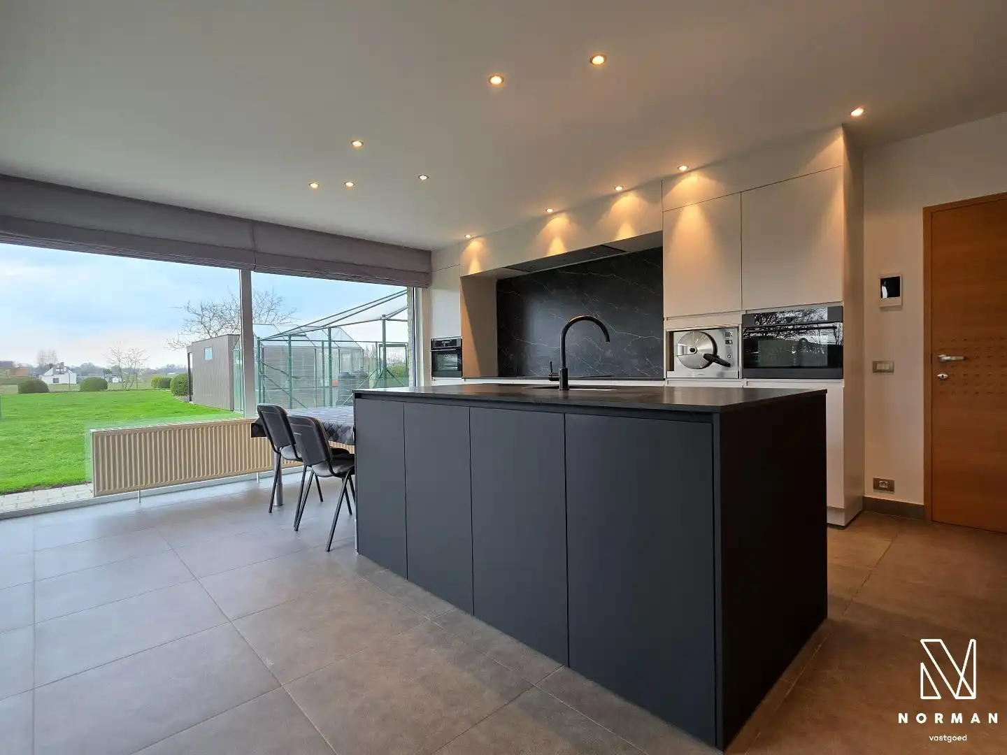 Prachtig domein met luxueuze instapklare villa, grote tuin en landbouwgrond in Hulste foto 16