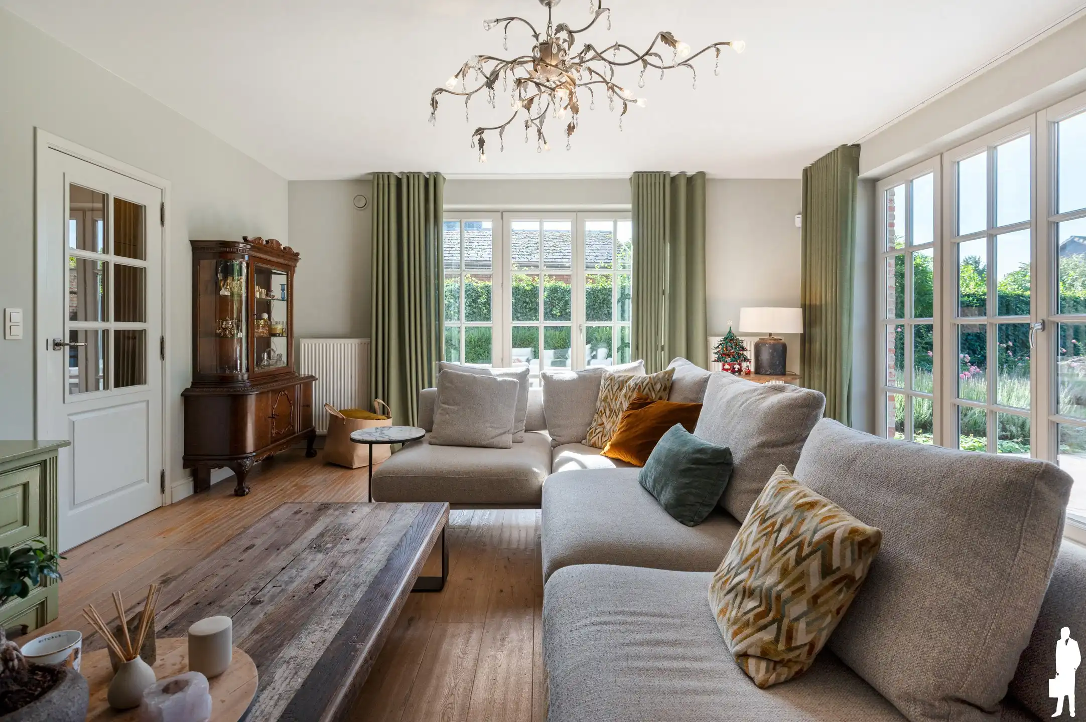 Exclusief karaktervolle villa met 4 slaapkamers, praktijkruimte, zwembad en aangelegde tuin nabij het centrum van Essen foto 9